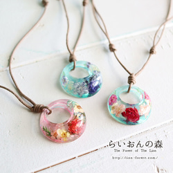 【ramillete 小さな花束】ペンダント　ドーナツ型（ローズピンク）　金属不使用　金属アレルギー対応　長さ調節可能　 8枚目の画像