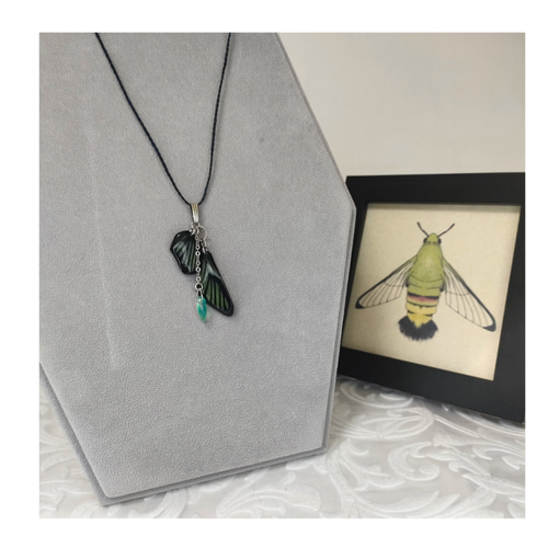 切り絵虫の羽ネックレス(ネイビー:オオスカシバ) ネックレス