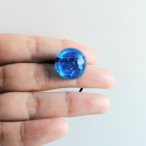 小ぶりな宝石風ヘアゴム / 青 / 半球 / レジン / 海 ヘアゴム 華昇 優