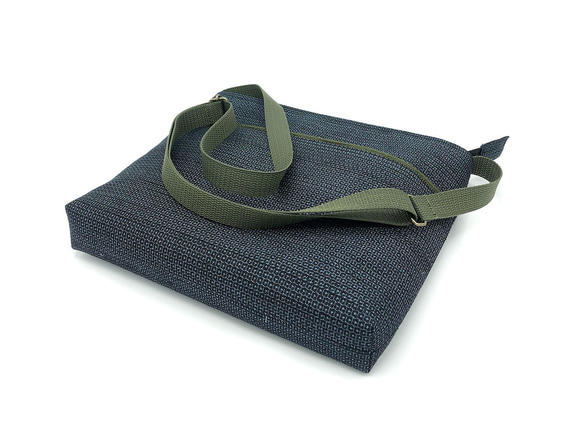 ショルダーバッグ　(斜めがけ)   正絹  塩沢紬(紺系・紺色）ベルト深緑　 4枚目の画像