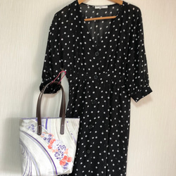 Anzu Room★手工製作★略顯奢華的小手提包★手提包★和服腰帶改造★白×紫花★B5尺寸 第6張的照片