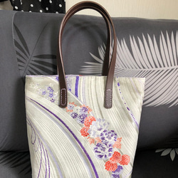 Anzu Room★手工製作★略顯奢華的小手提包★手提包★和服腰帶改造★白×紫花★B5尺寸 第1張的照片