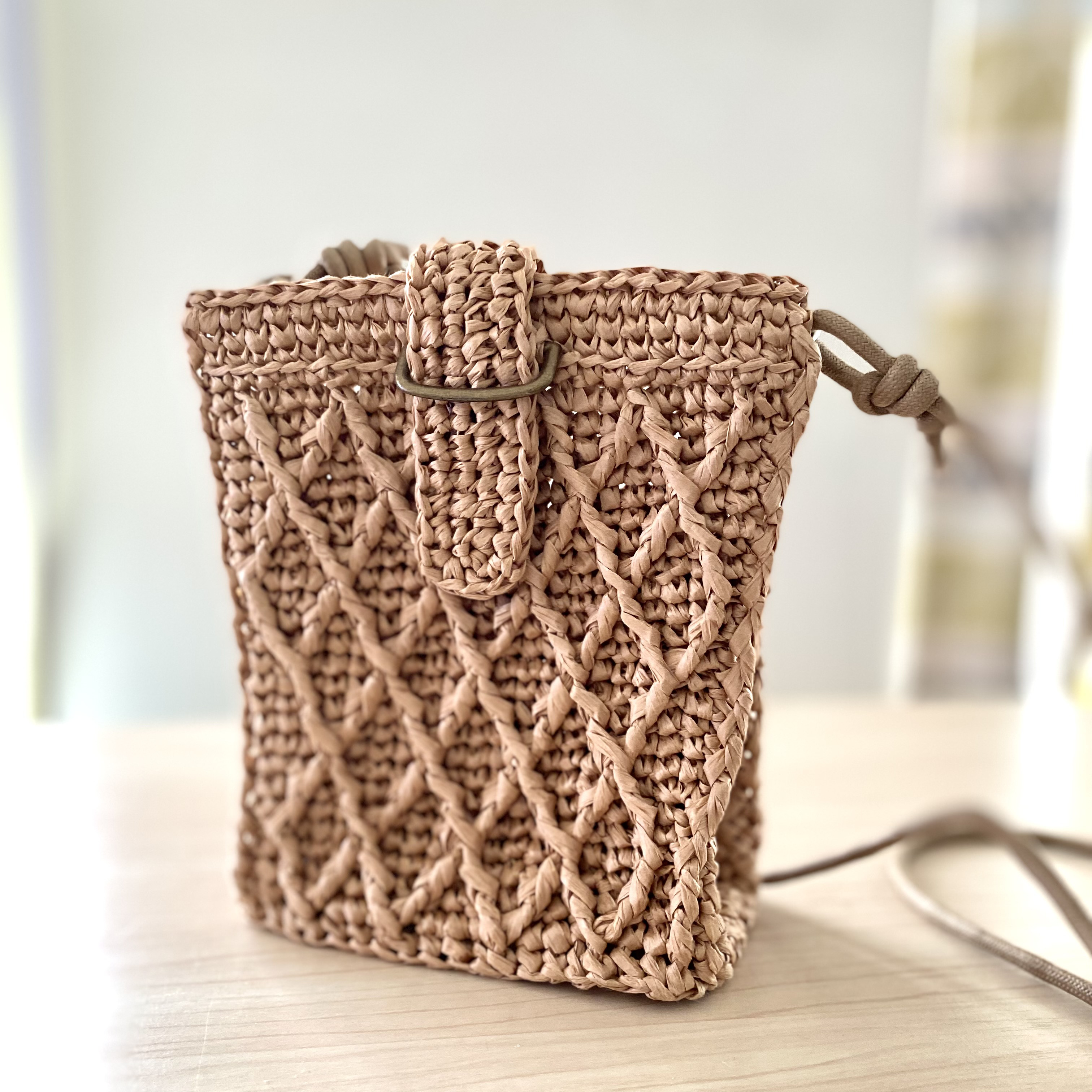 ダイヤ模様のサコッシュ（スマホショルダー）