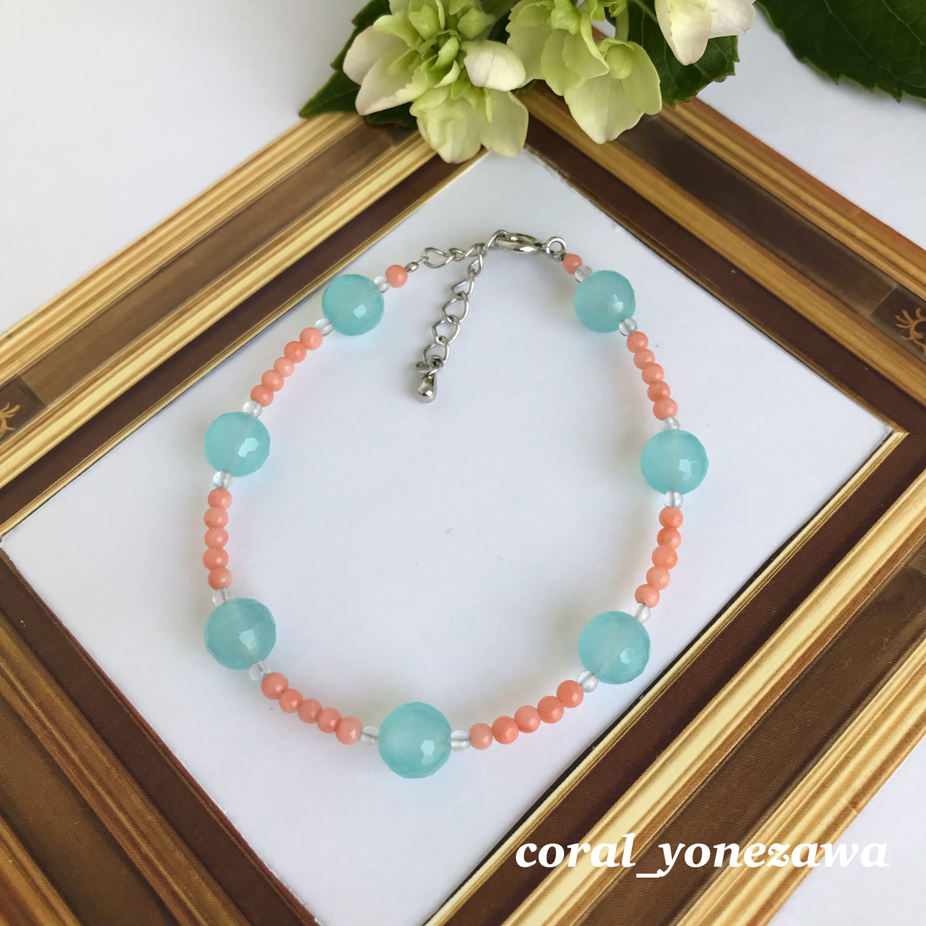 ピンク珊瑚・カルセドニで可愛いパステルカラーのブレスレット　R40605
