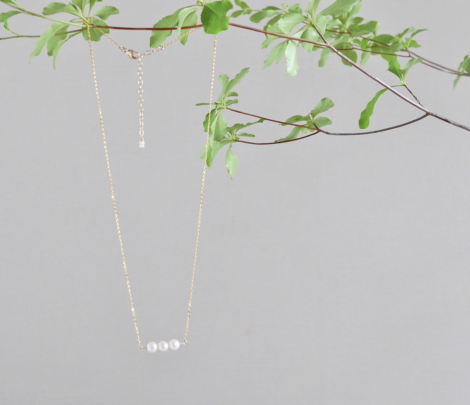 パールネックレス　小粒　ベビー　華奢　三連（天然パール）　14kgf 金属アレルギー対応