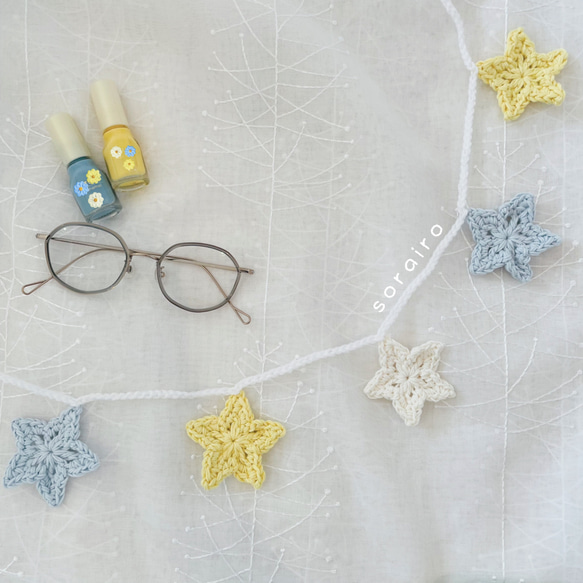 手編みの☆星ガーランド(黄×白×水色) 1枚目の画像