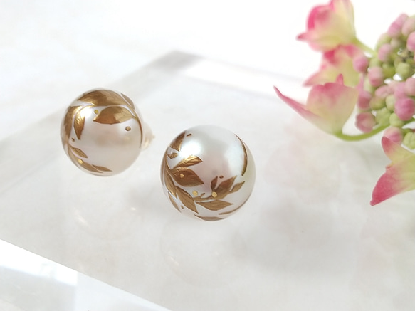 蒔絵パールピアス / 風と木の葉 / maki-e pearl earrings / leaves 2枚目の画像