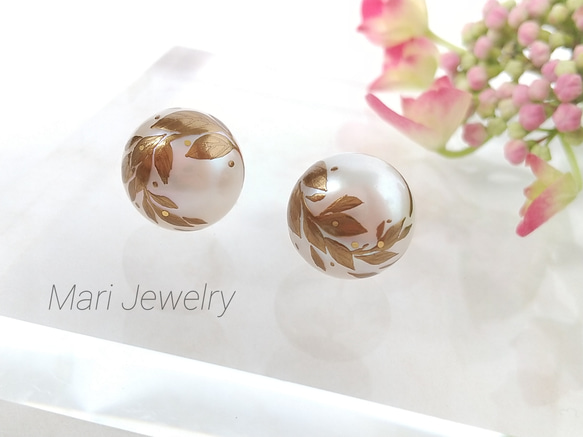 蒔絵パールピアス / 風と木の葉 / maki-e pearl earrings / leaves 1枚目の画像