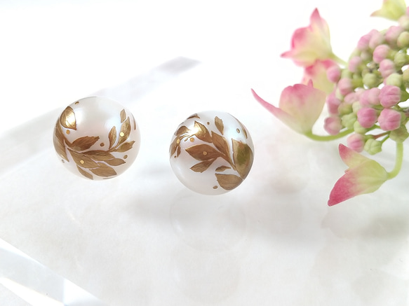 蒔絵パールピアス / 風と木の葉 / maki-e pearl earrings / leaves 3枚目の画像