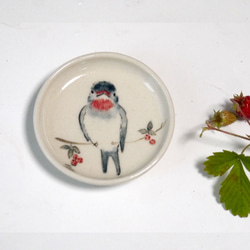 陶器の豆皿　「ツバメと野イチゴ」 1枚目の画像
