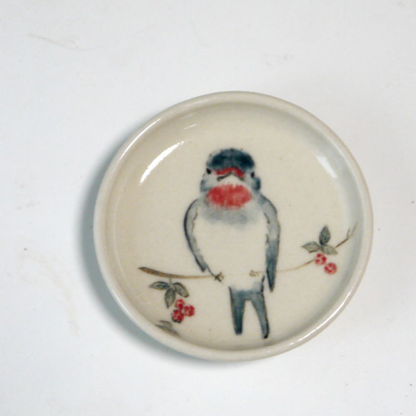 陶器の豆皿　「ツバメと野イチゴ」 2枚目の画像