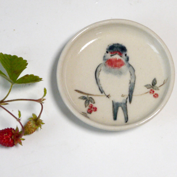 陶器の豆皿　「ツバメと野イチゴ」 7枚目の画像