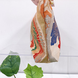 着物ポーチ　金　鳳凰　牡丹　フェニックス　不死鳥　ポケット付き　シルクの美しい光沢　着物リメイク　帯　アップサイクル 3枚目の画像