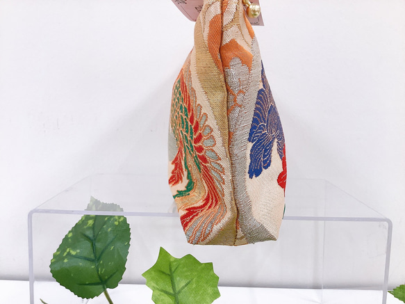 着物ポーチ　金　鳳凰　牡丹　フェニックス　不死鳥　ポケット付き　シルクの美しい光沢　着物リメイク　帯　アップサイクル 3枚目の画像