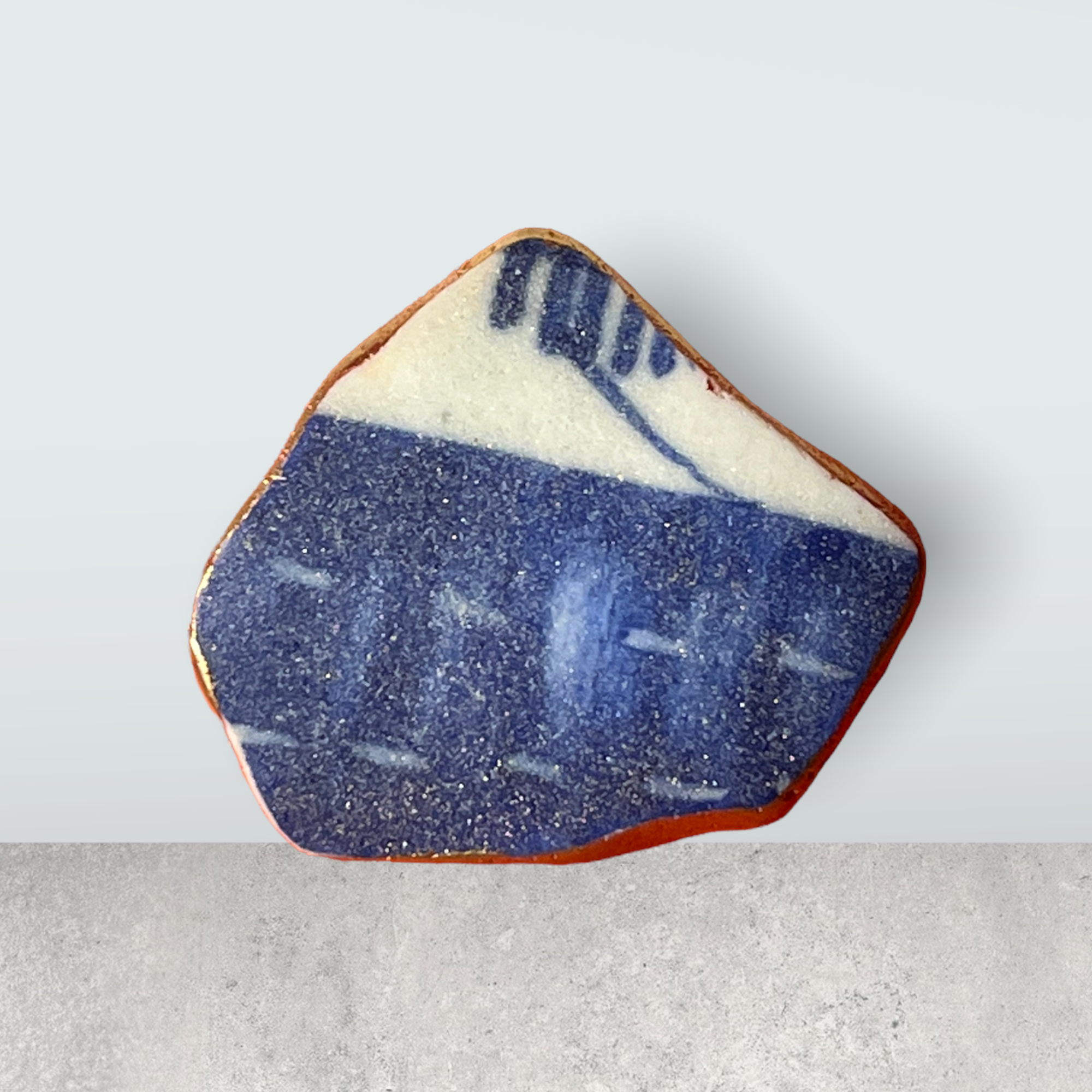 【1点限り】モダンな和柄が美しい金継ぎ陶片ブローチ 13,320円