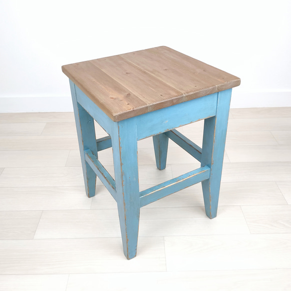 シャビーシックなスツール (ブルー) 1枚目の画像