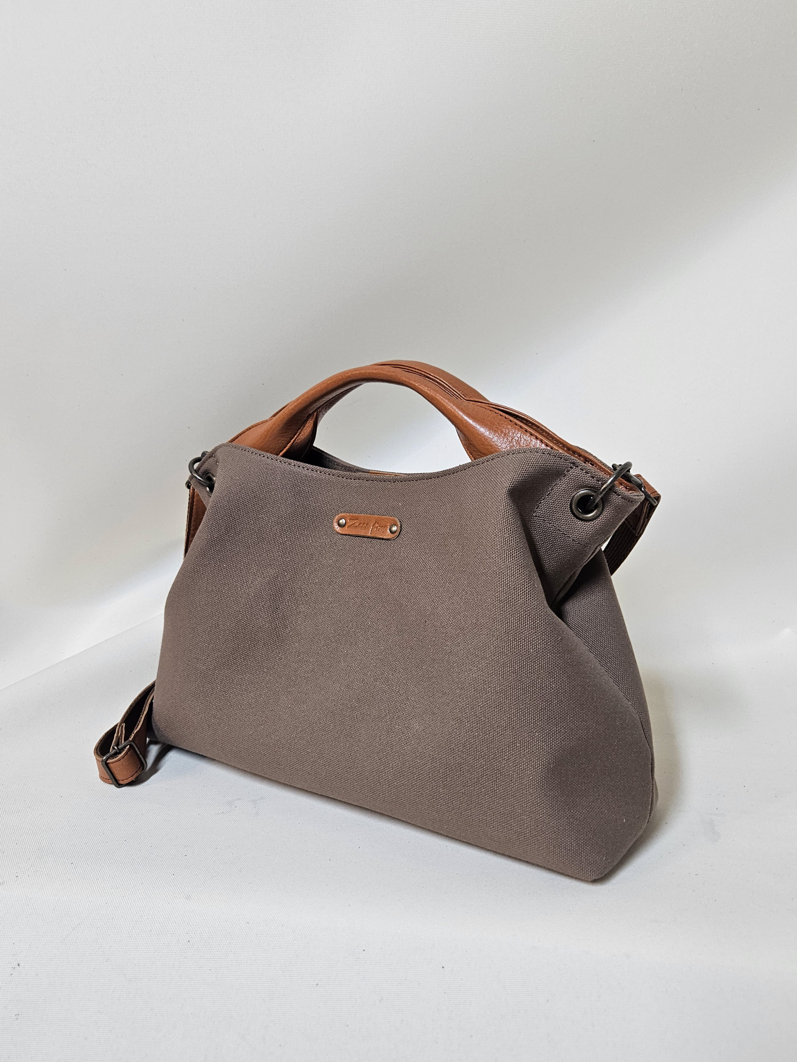 新色　日本製 Zess fino  トートショルダーバッグ   パラフィン加工帆布と本革　コルクカラー×キャメル