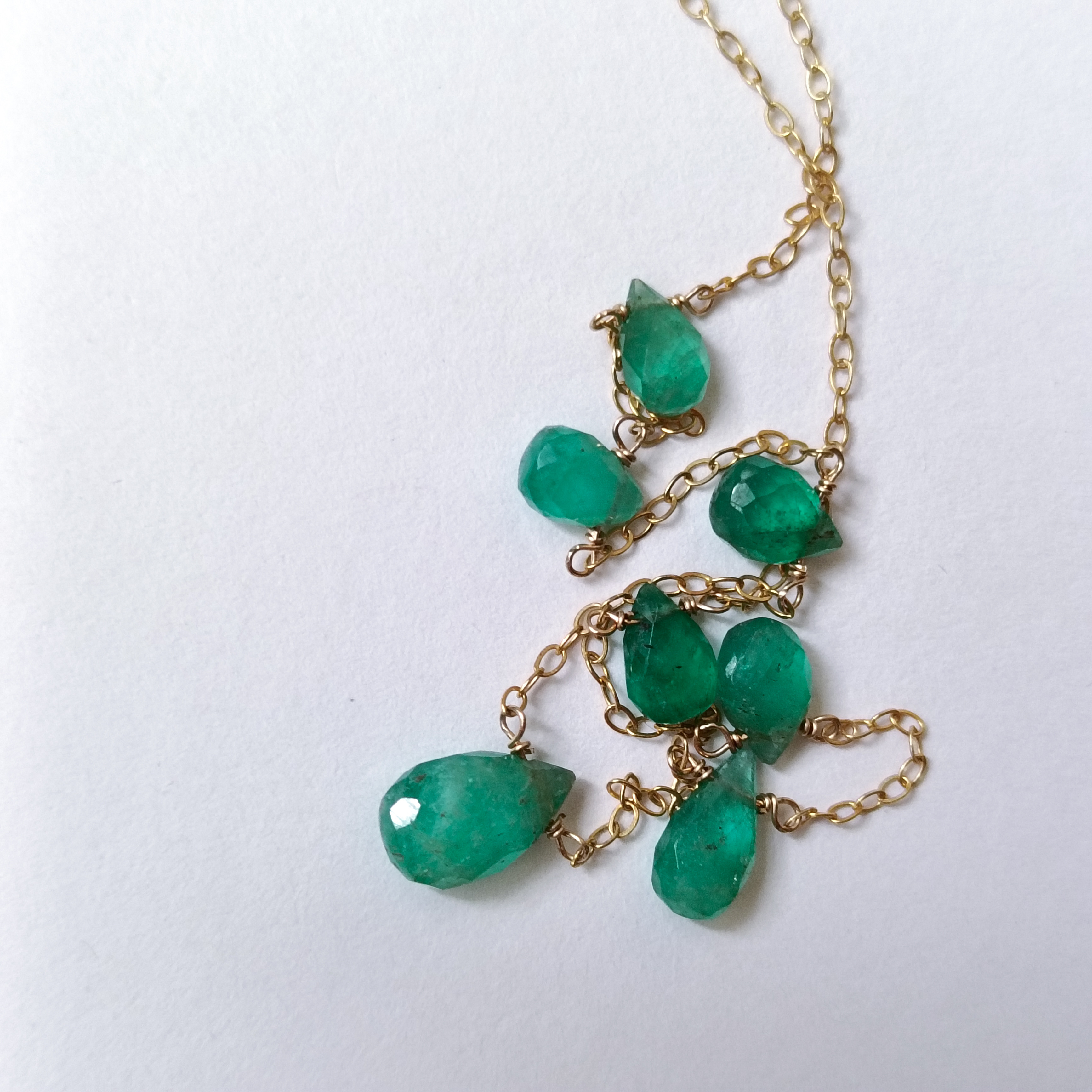 ジュエリー品質 高品質 エメラルド× 14kgf  の 7粒 ネックレス　40cm　5月誕生石　ペアシェイプ