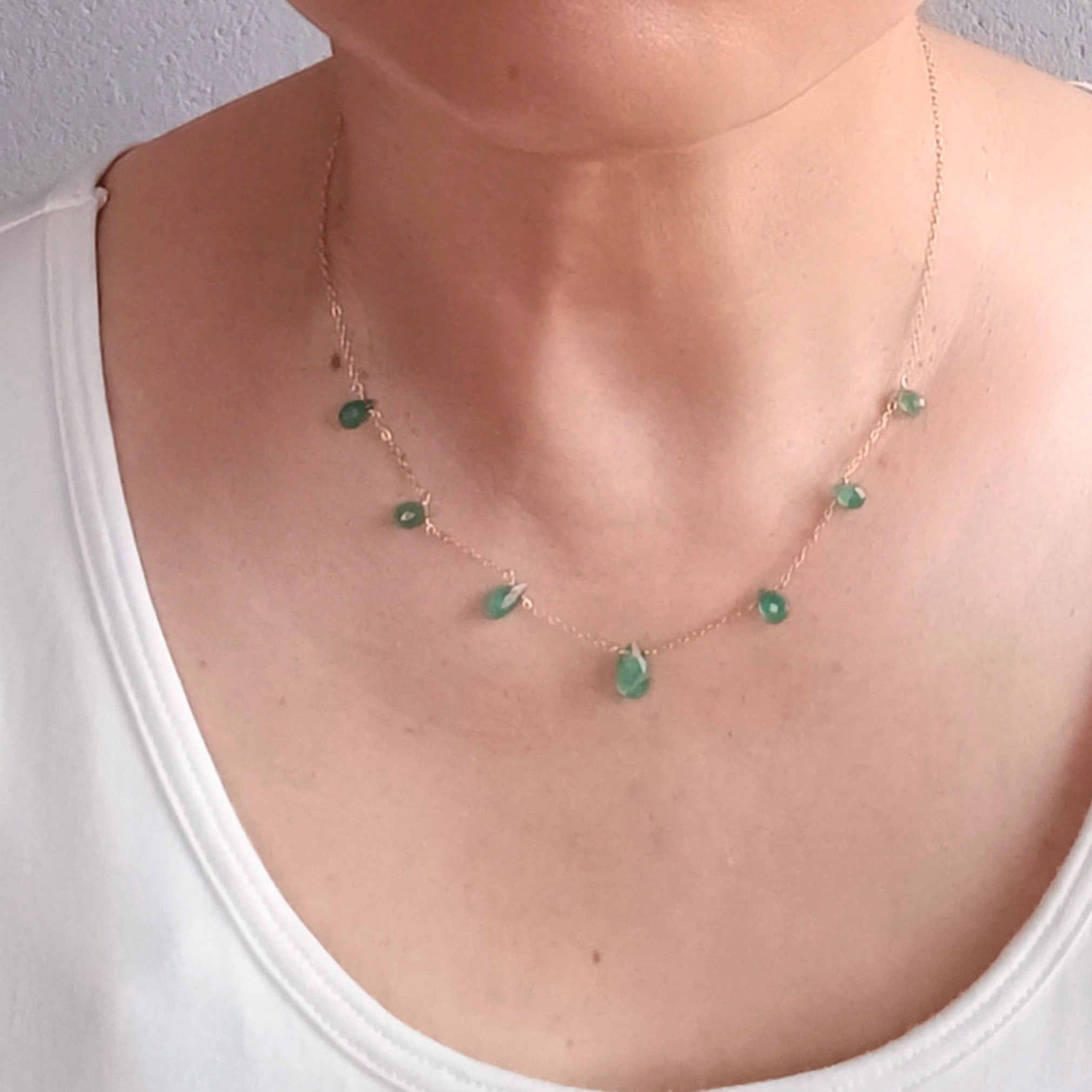 ジュエリー品質 高品質 エメラルド× 14kgf  の 7粒 ネックレス　40cm　5月誕生石　ペアシェイプ