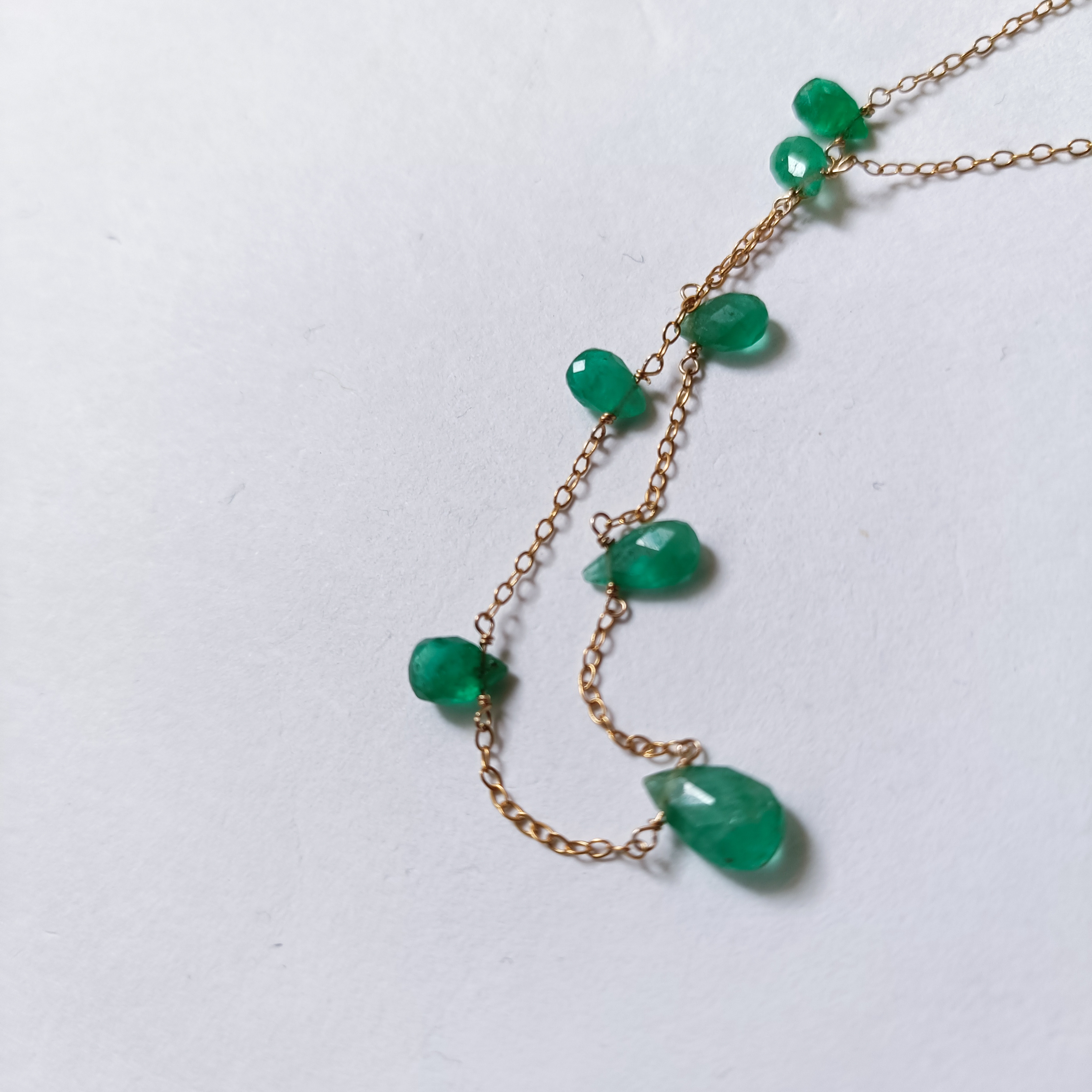 ジュエリー品質 高品質 エメラルド× 14kgf  の 7粒 ネックレス　40cm　5月誕生石　ペアシェイプ