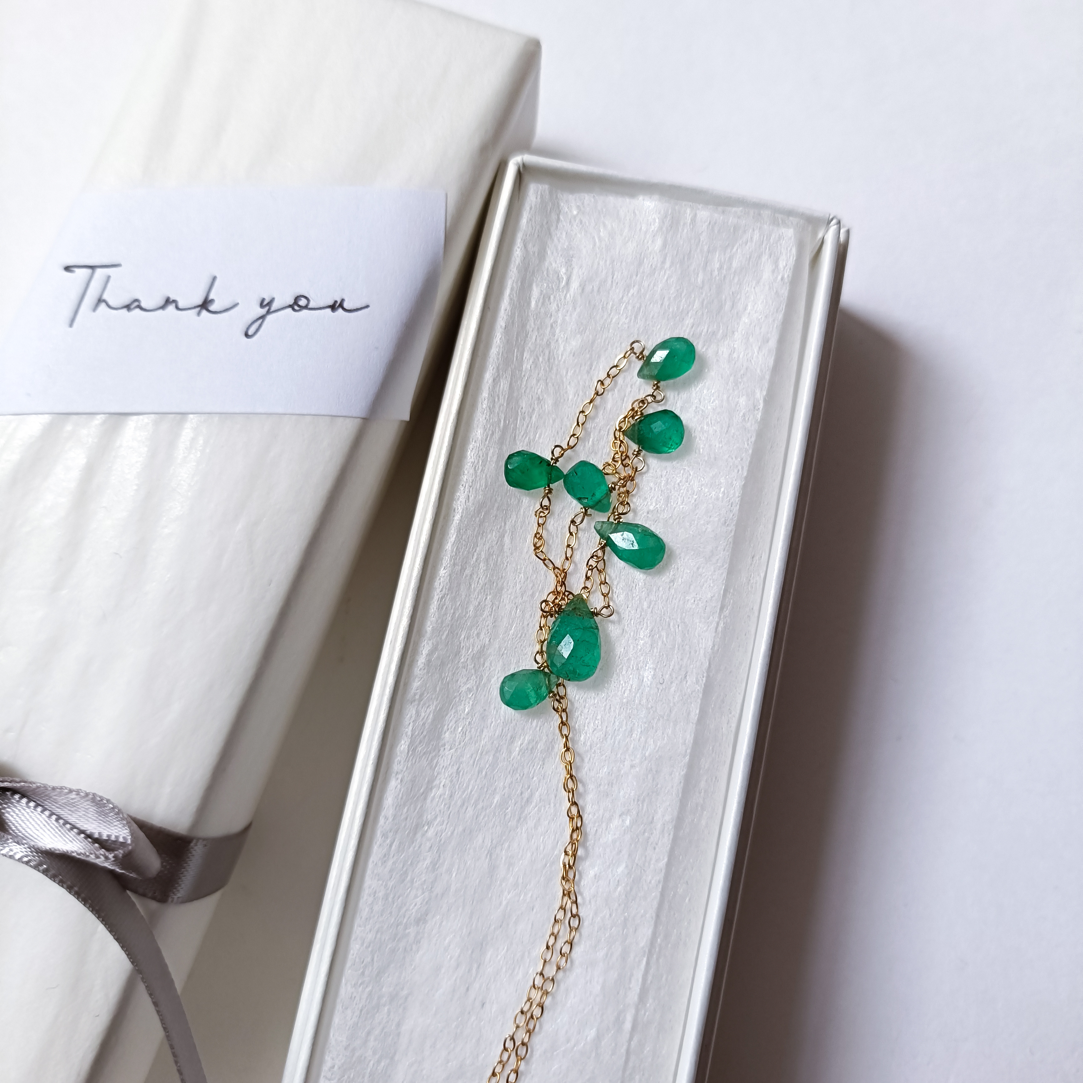 ジュエリー品質 高品質 エメラルド× 14kgf  の 7粒 ネックレス　40cm　5月誕生石　ペアシェイプ