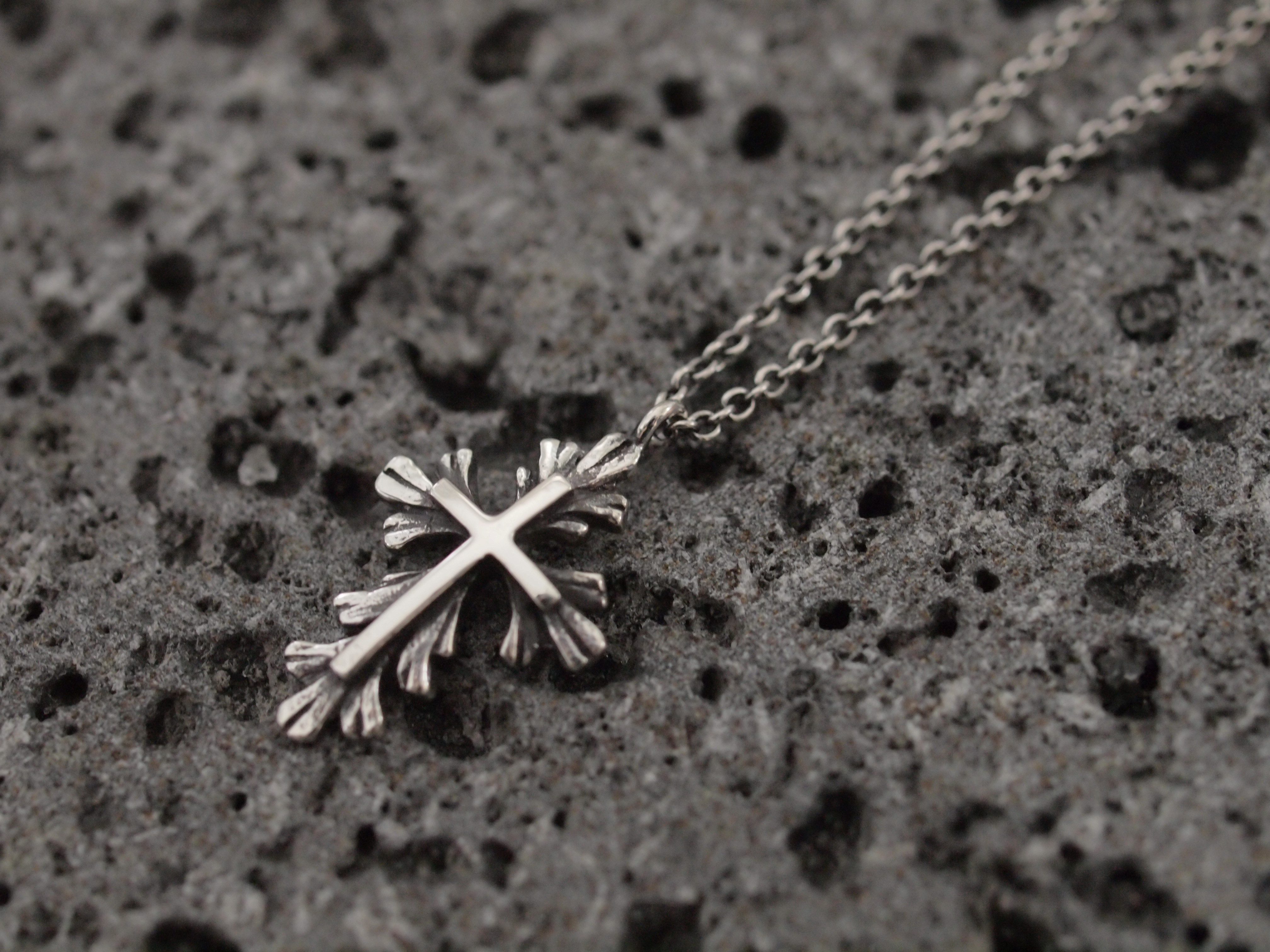 十字架のネックレス3