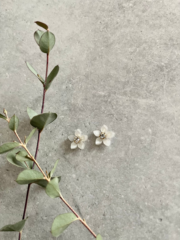 Little  Flower＊(花弁5)＊ノンホールピアスorピアスorクリップイヤリング　White 7枚目の画像