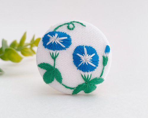 【専用】ハンドメイド　刺繍ブローチ　ヘアゴム 0ea601ee460a07bbd3fd95becf1dd0