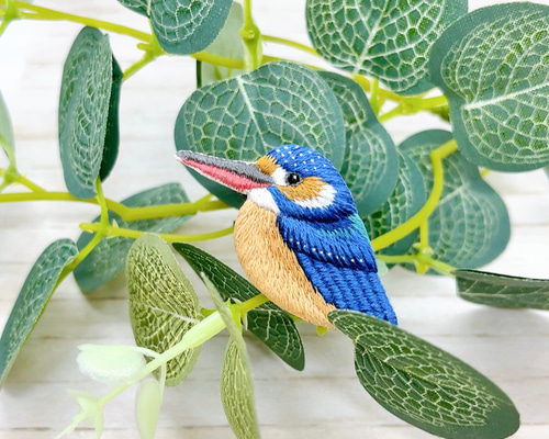 58mm くるみボタン　鳥刺繍　ブローチ 58mm くるみボタン鳥刺繍ブローチのみ