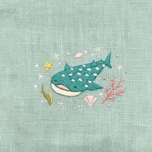 ジンベエザメ　刺繍　ポーチ 4枚目の画像