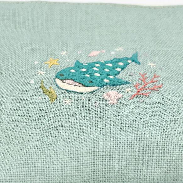 ジンベエザメ　刺繍　ポーチ 5枚目の画像