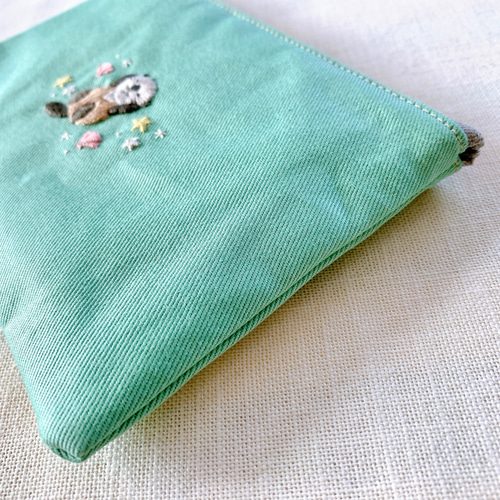 ラッコの昼休み 刺繍 ポーチ ポーチ mame.pii【2/8まで発送不可】 通販