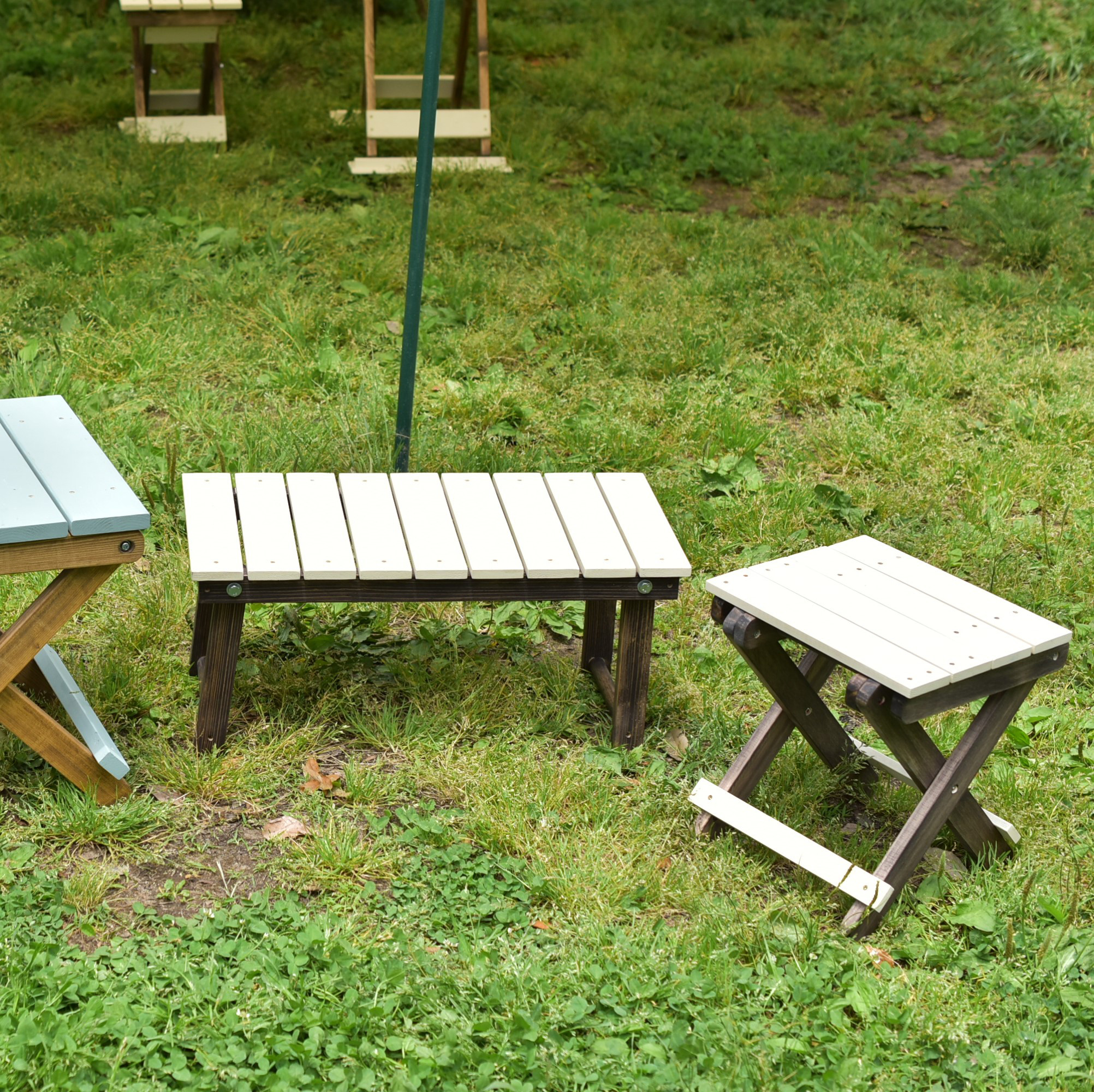 大人可愛いゆるキャンアイテムクリームバニラとエボニーの【折りたたみ式キャンピングテーブル】