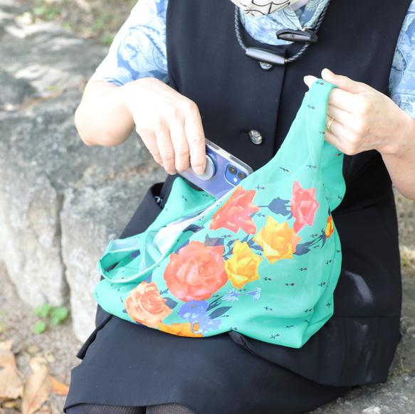 特別企画2208　シルクオーガンジーのハンドバッグ　花柄ミントグリーン　巾着付き 7枚目の画像