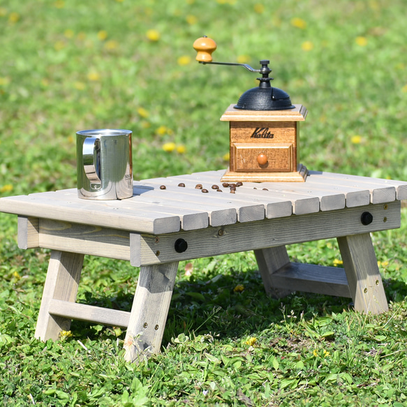 折たたみミニテーブル　ジャグスタンド　キャンプテーブル　ソロキャンプ・ピクニックなどに(チャコールグレー) 1枚目の画像