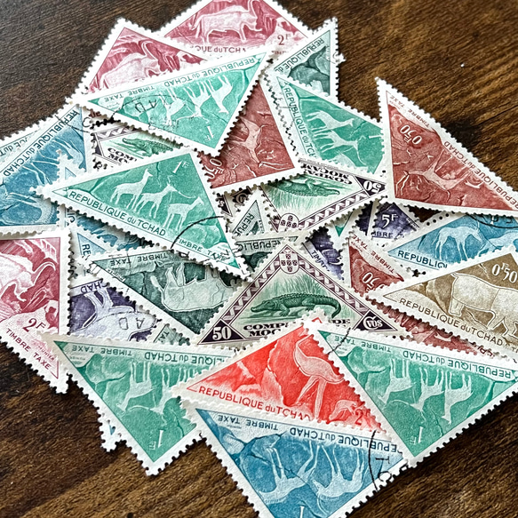 世界の切手~三角形・動物~30枚☆使用済み切手・海外切手 1枚目の画像