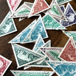 世界の切手~三角形・動物~30枚☆使用済み切手・海外切手 2枚目の画像