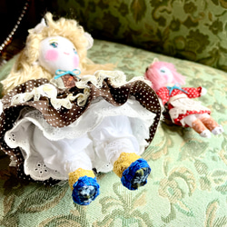 ハンドメイドール〜ミニミニドールを抱いたミニドール〜水玉ドレスの女の子 5枚目の画像