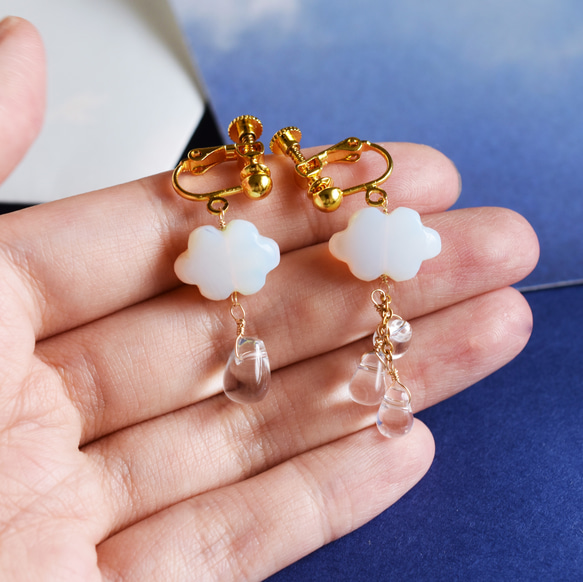 値下げ成功【金具変更可】雨の日が楽しくなる　雲と雨の　サージカルステンレスピアスフック(オパライト・クリスタル） 15枚目の画像