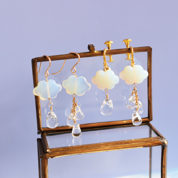 値下げ成功【金具変更可】雨の日が楽しくなる　雲と雨の　サージカルステンレスピアスフック(オパライト・クリスタル） 9枚目の画像