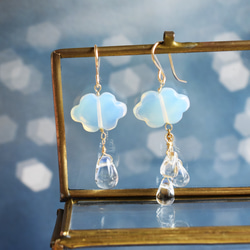 値下げ成功【金具変更可】雨の日が楽しくなる　雲と雨の　サージカルステンレスピアスフック(オパライト・クリスタル） 6枚目の画像