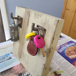 ②アップサイクルKey Hook 鍵掛けスタンド　カラー/シャビ―ホワイト　 3枚目の画像