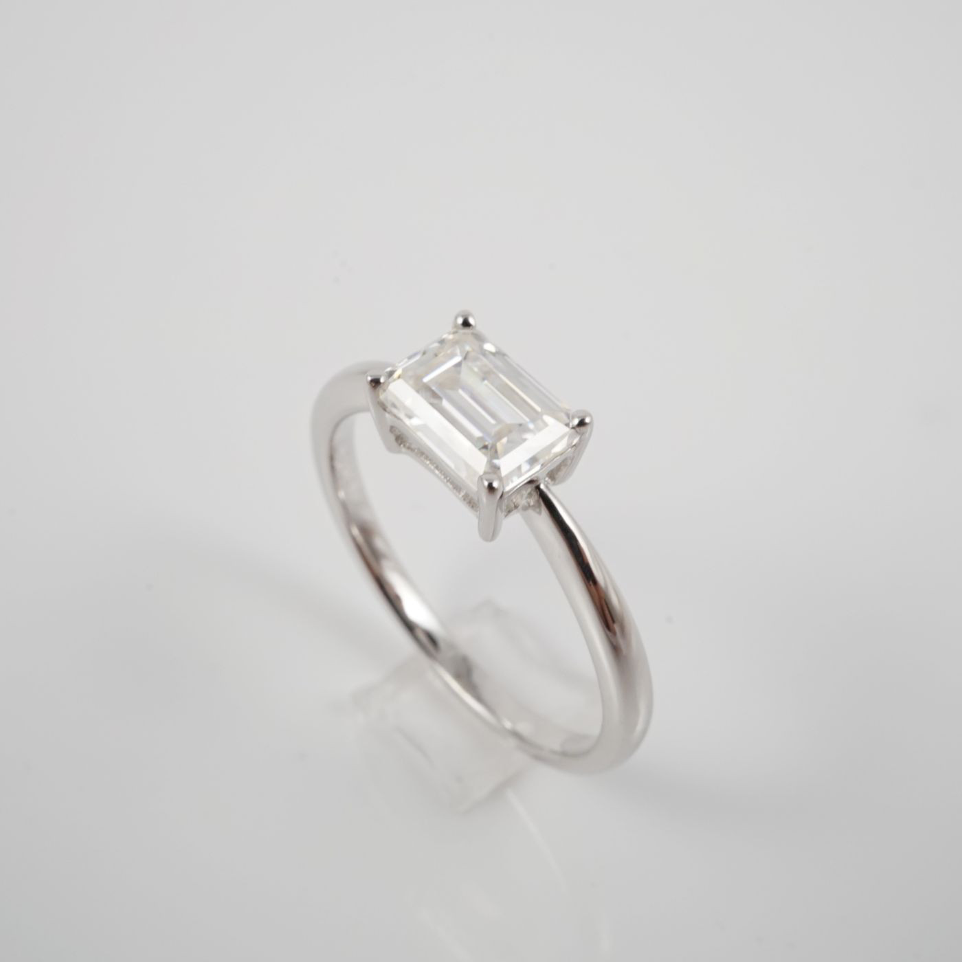 1ct エメラルドカットリング R84H25815-W（4週間発送）