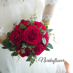 (受注制作)レッドローズ ラウンドブーケ　赤バラ ブートニア付き アーティフィシャルフラワー 高品質造花 1枚目の画像