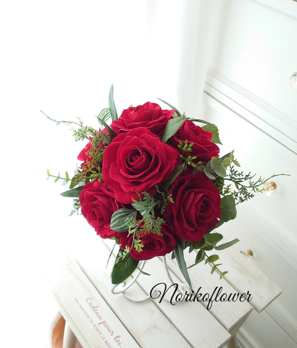 (受注制作)レッドローズ ラウンドブーケ　赤バラ ブートニア付き アーティフィシャルフラワー 高品質造花 3枚目の画像