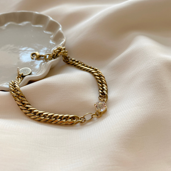 微甜古典 - 鋯石 黃銅手環 第4張的照片