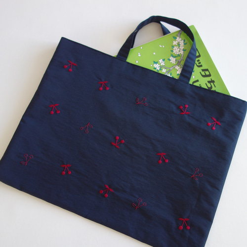 レッスンバッグ さくらんぼ 刺繍 ネイビー リバティ チェリー 女の子