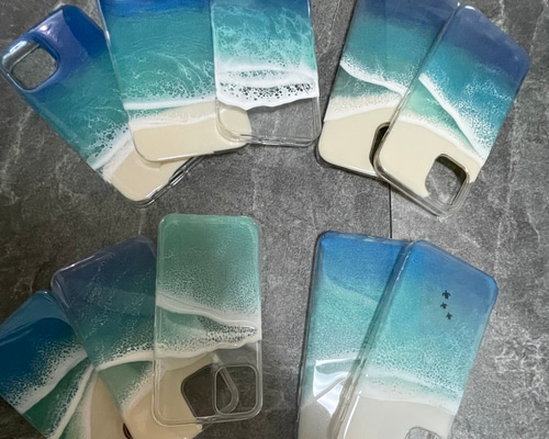 iPhoneケース レジンアート ハンドメイド作品 オーダー可能 大人可愛い鈴蘭のiPhoneケース(レジン&ワイヤーでハンドメイド