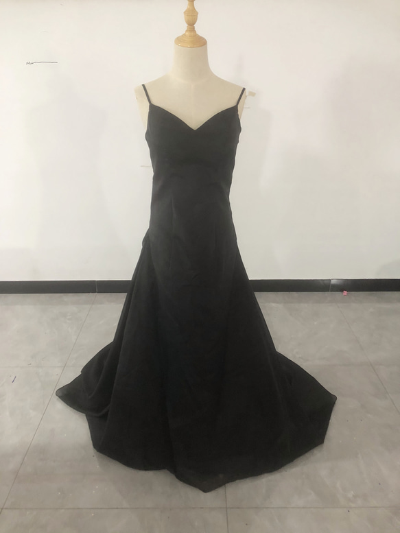 雅やか 黒カラードレス 背中見せ 短トレーン Vネック お呼ばれ 二次会  