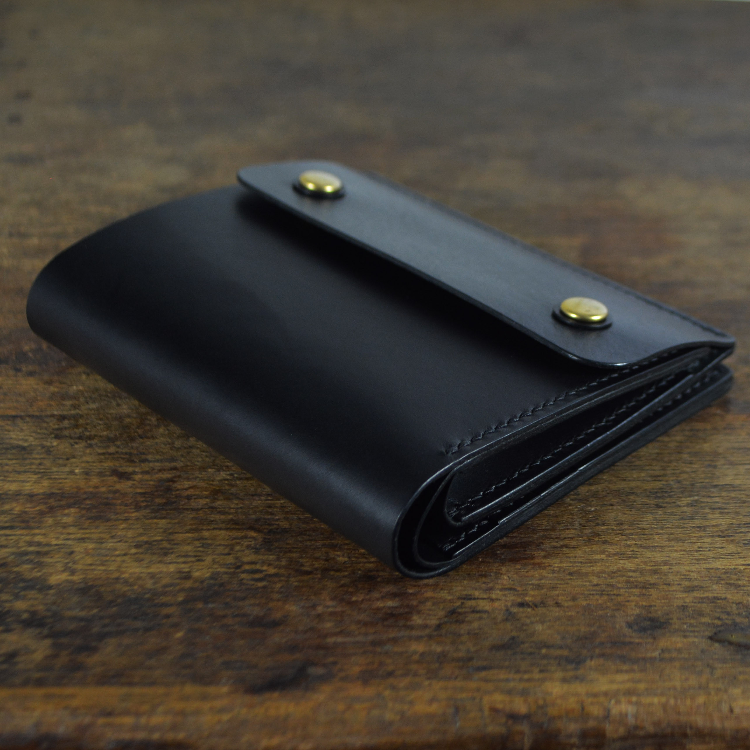 【鳟】クオのアートワークイタリア協会認定野菜日焼けレザーブラック手縫いジャズショートクリップ/ウォレット/ショートウォレット/小